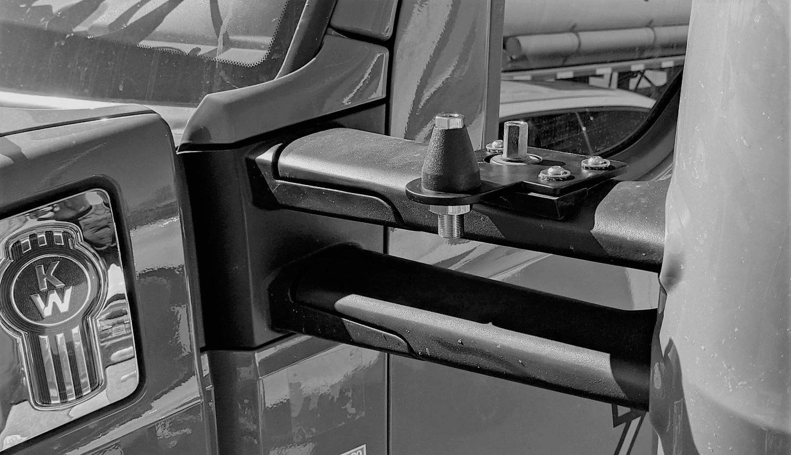 DX368 Kenworth Mount